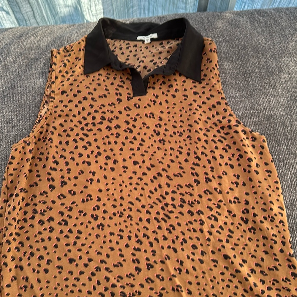 Leopard print, collared sleeveless